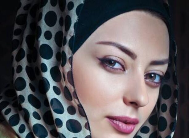 عکس| مانتوی عجیب نفیسه روشن با طرح برج آزادی