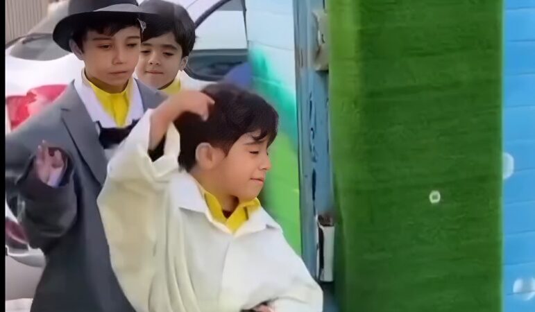 کوچولوهای ناز با کت و شلوارهای پدرانه در مهدکودک؛ لحظاتی که قلب‌ها را آب می‌کند!