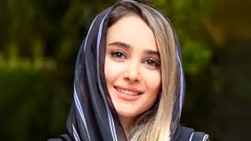 عکس| واکنش پر احساس الناز حبیبی به حواشی اخیر ایران با شعری که همه را تحت تأثیر قرار داد!