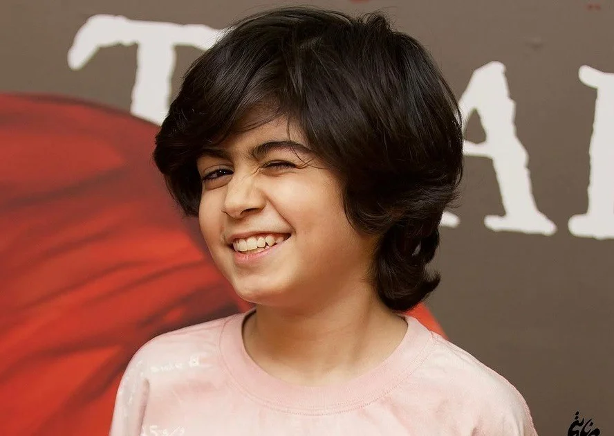 رایان سرلک و پدر مادر واقعیش در کودکی؛ عکس دیده نشده از بازیگر کوچولو