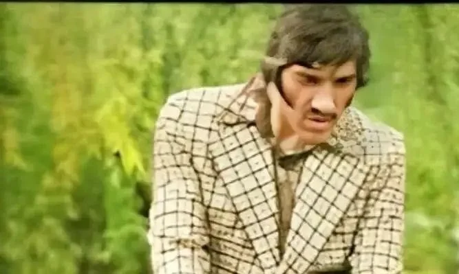 عکس| با بلندقدترین بازیگر سینمای ایران در پشت صحنه آشنا شوید!