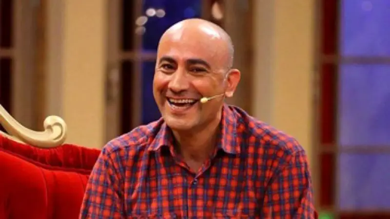 نگاهی به اولین حضور تلویزیونی عارف لرستانی در ۲۷ سالگی در «جنگ ۷۷» که همه را شگفت‌زده کرد