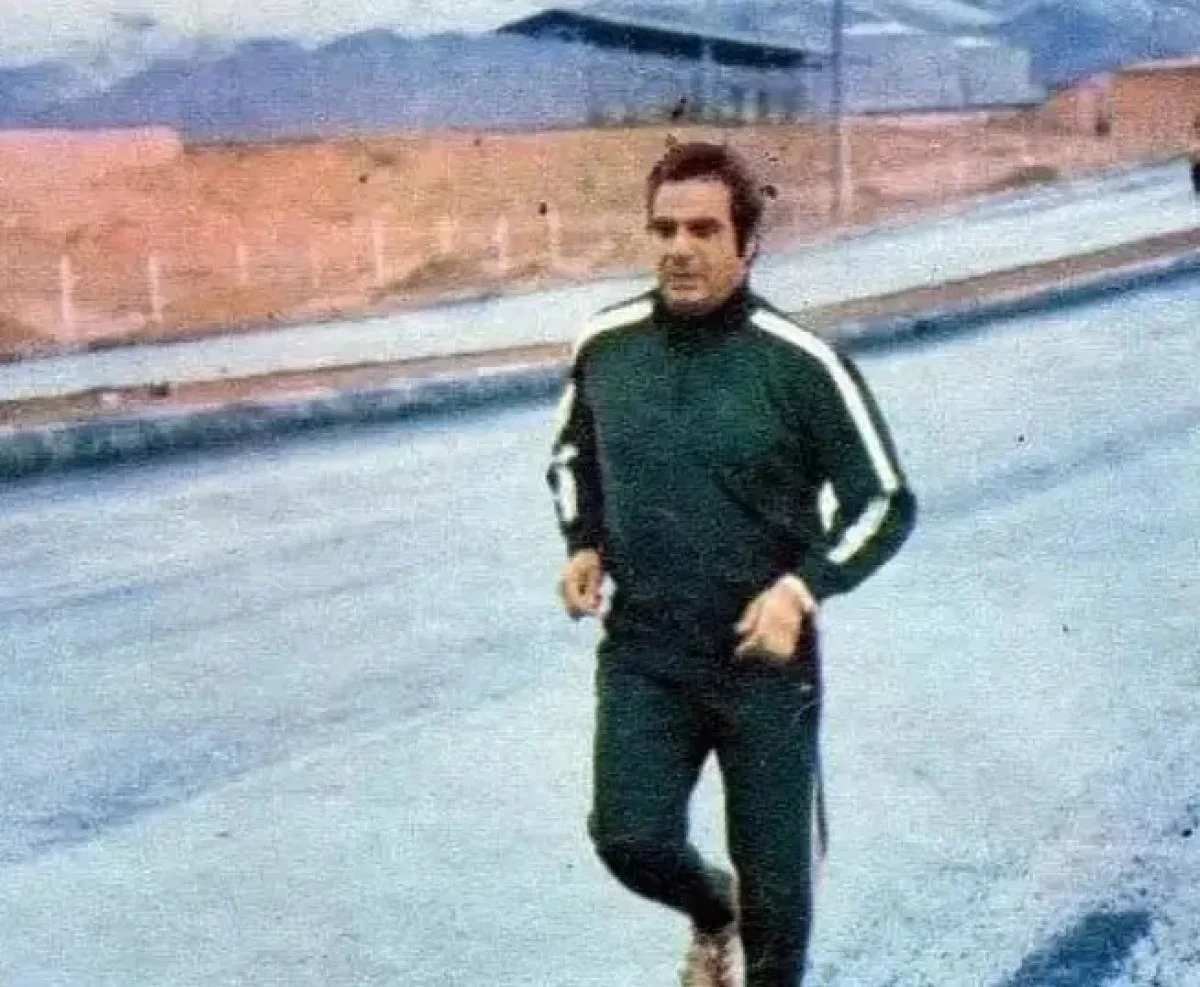 عکس دیدهنشده از ناصر ملکمطیعی؛ دویدن ستاره مردانه سینمای ایران در تهرانِ ۱۳۵۴ عکس دیدهنشده از ناصر ملکمطیعی؛ دویدن ستاره مردانه سینمای ایران در تهرانِ ۱۳۵۴