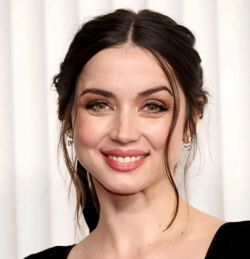 آنا د آرماس از پرده سینما تا رازهای زندگی شخصی؛ عکس‌های قبل عمل و همسر سابقش فاش شد! - تصویر شاخص