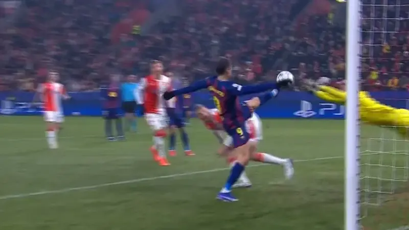 گل چهارم بارسلونا به اسلاویاپراگ (رابرت لواندوفسکی)