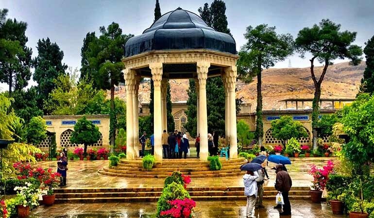 سفر در زمان| عکس دیده نشده از مقبره حافظ در دوره قاجار