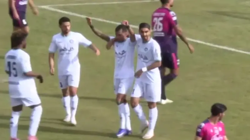 گل اول گل گهر به آلومینیوم با ضربه پنالتی مهدی تیکدری