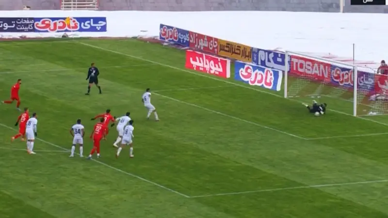 پنالتی برای مس رفسنجان و مهار پنالتی زنده روح توسط علیرضا بیرانوند