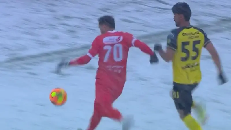 گل اول پرسپولیس به سپاهان روی شوت پای چپ اورونوف