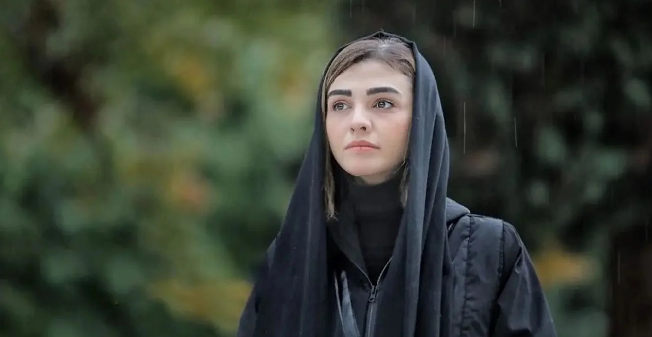 استایل مشکی و شیک سیما خضرآبادی به سبک سلطنتی؛ خانم بازیگر با سلیقه جذاب خود الگو خانما شد!