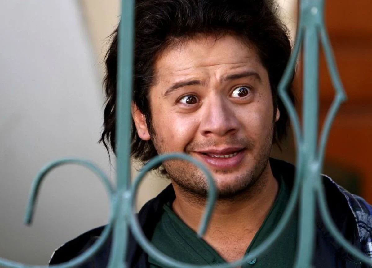 سفر در زمان| چهره کیوت و بامزه علی صادقی در 1 سالگی و در سال 1360