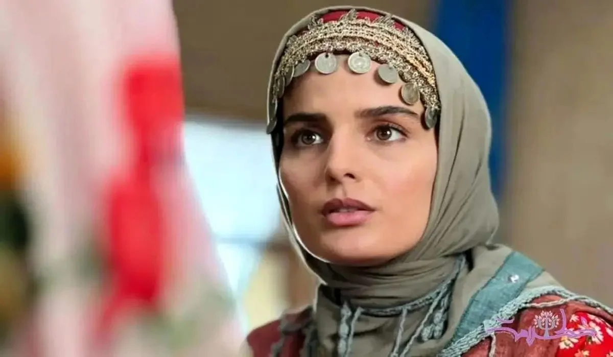 سفر در زمان| «سوجان» سریال سوجان در 27 سالگی و در کنار دریا؛ تاریک شب و درخشش جواهرات خانم بازیگر