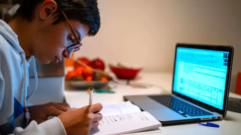 برنامه درسی امروز و فردای مدرسه تلویزیونی