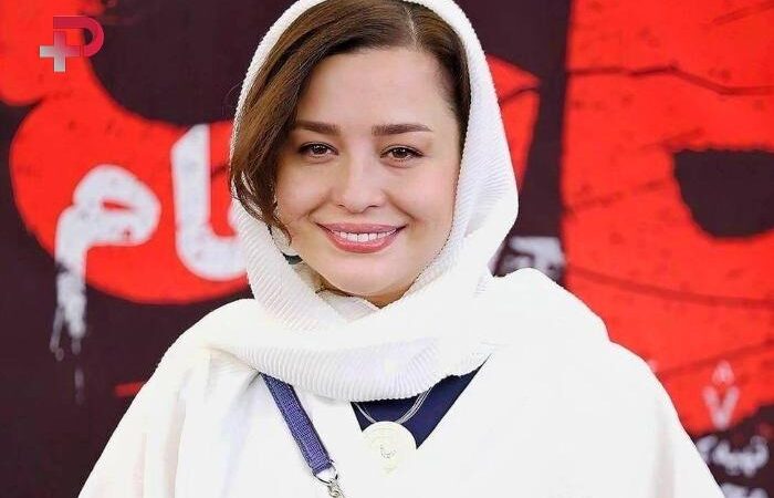 سفر در زمان| عکس خانوادگی مهراوه شریفی نیا در یک رستوان؛ دهه 90