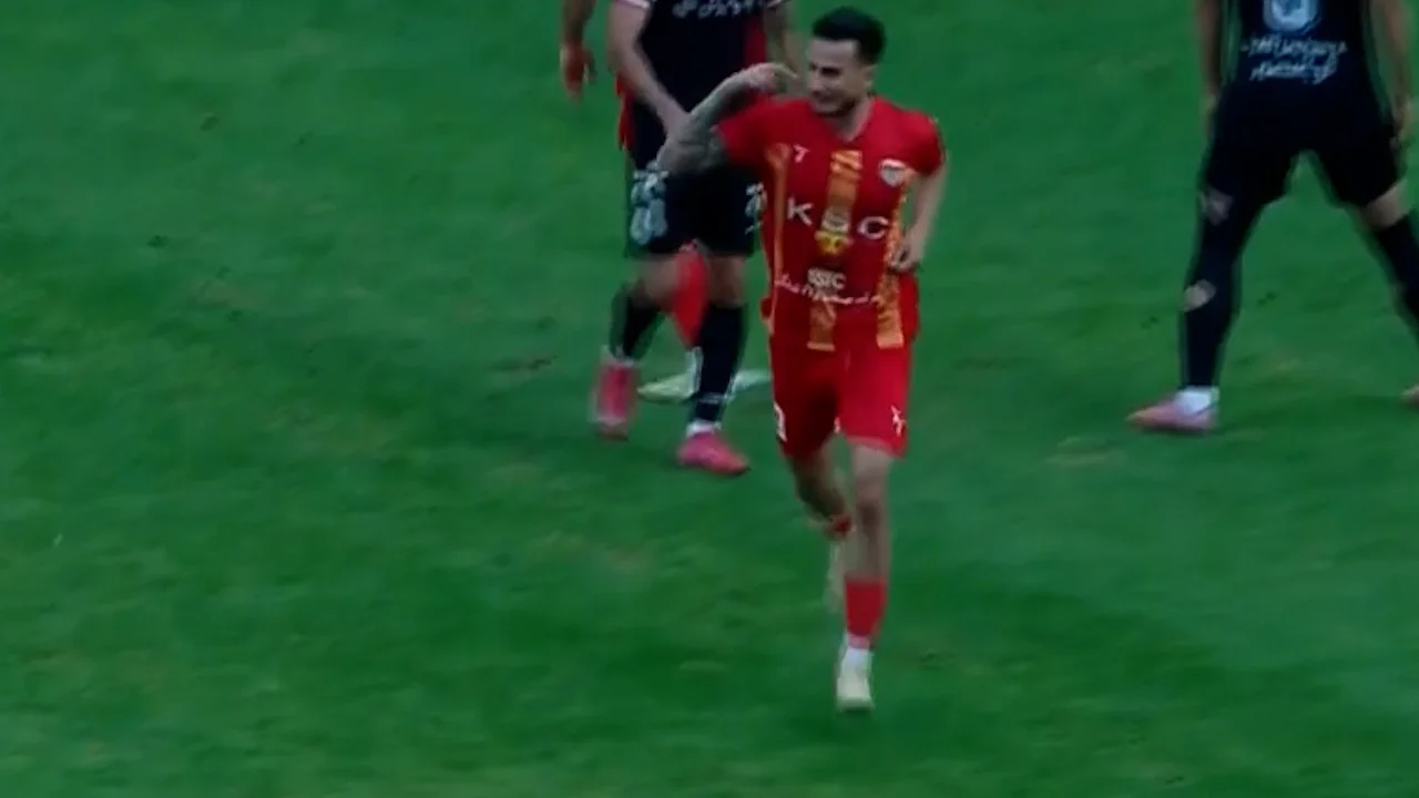 گل اول فولاد به پرسپولیس احسان محروقی - تصویر شاخص