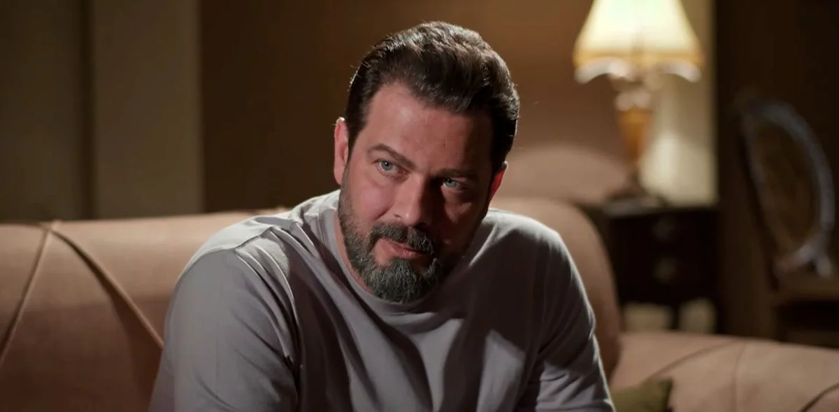 سفر زمان| پژمان بازغی در 22 ساله با استایل دامادی و در اولین فیلمش؛ سال 75