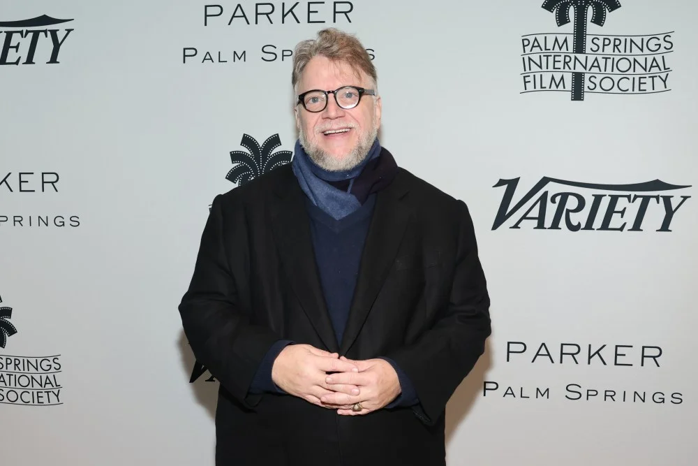 گیرمو دل‌تورو هشدار داد: بی‌اهمیتی به هنر، دروازه‌ای به سوی فاشیسم است!