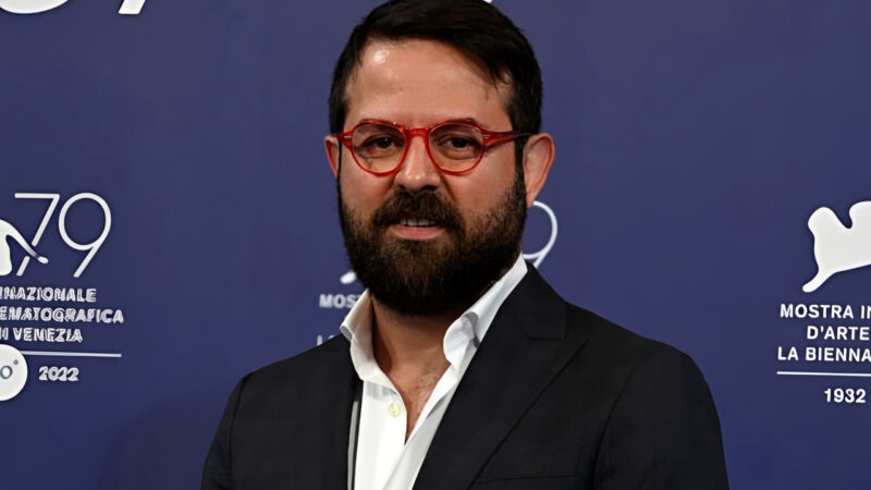 فیلم| روایتی شگفت‌انگیز از شغل عجیب مادر هومن سیدی که رامبد جوان را متحیر کرد!