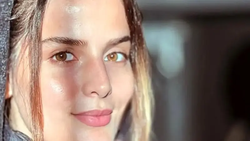 عکس| غزاله اکرمی با چادر در پشت‌صحنه سریال سوجان؛ تصویری که همه را متحیر کرد!