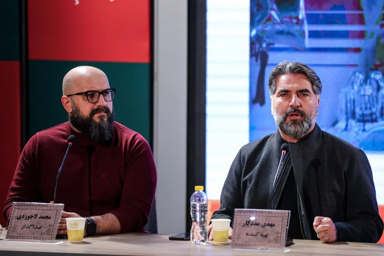 مددکار در نشست خبری فیلم تقاطع نهایی