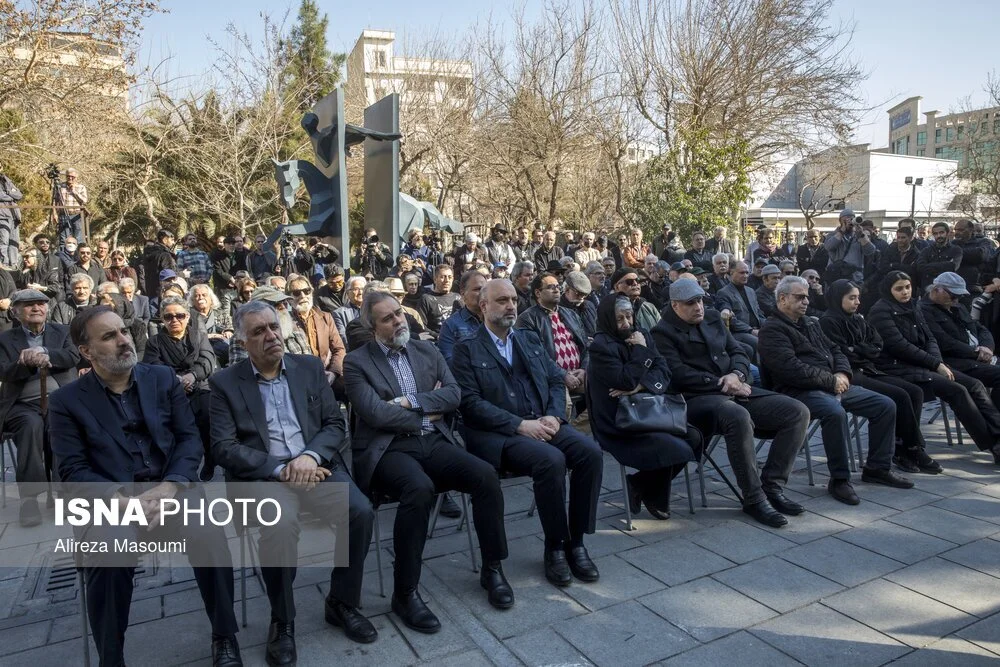 تشییع عنایت بخشی با حضور هنرمندان