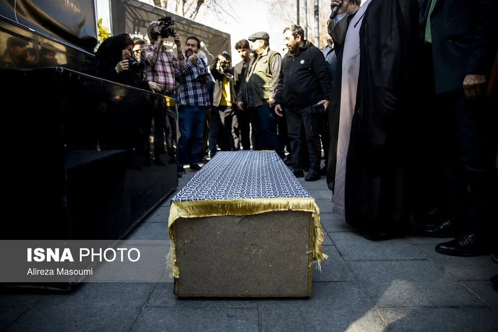 تشییع عنایت بخشی با حضور هنرمندان