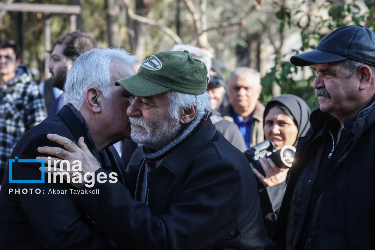 تشییع عنایت بخشی با حضور هنرمندان