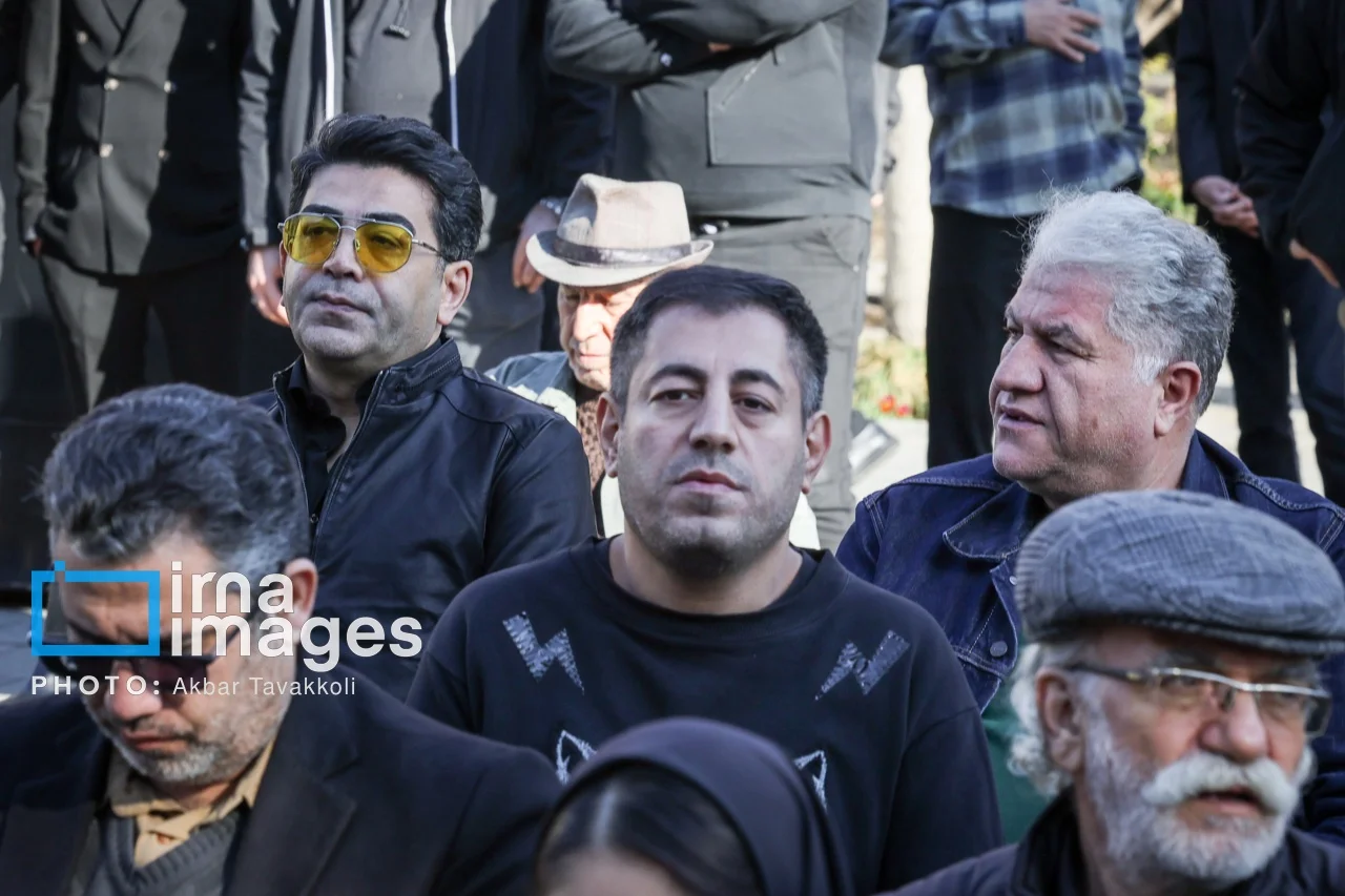 تشییع عنایت بخشی با حضور هنرمندان