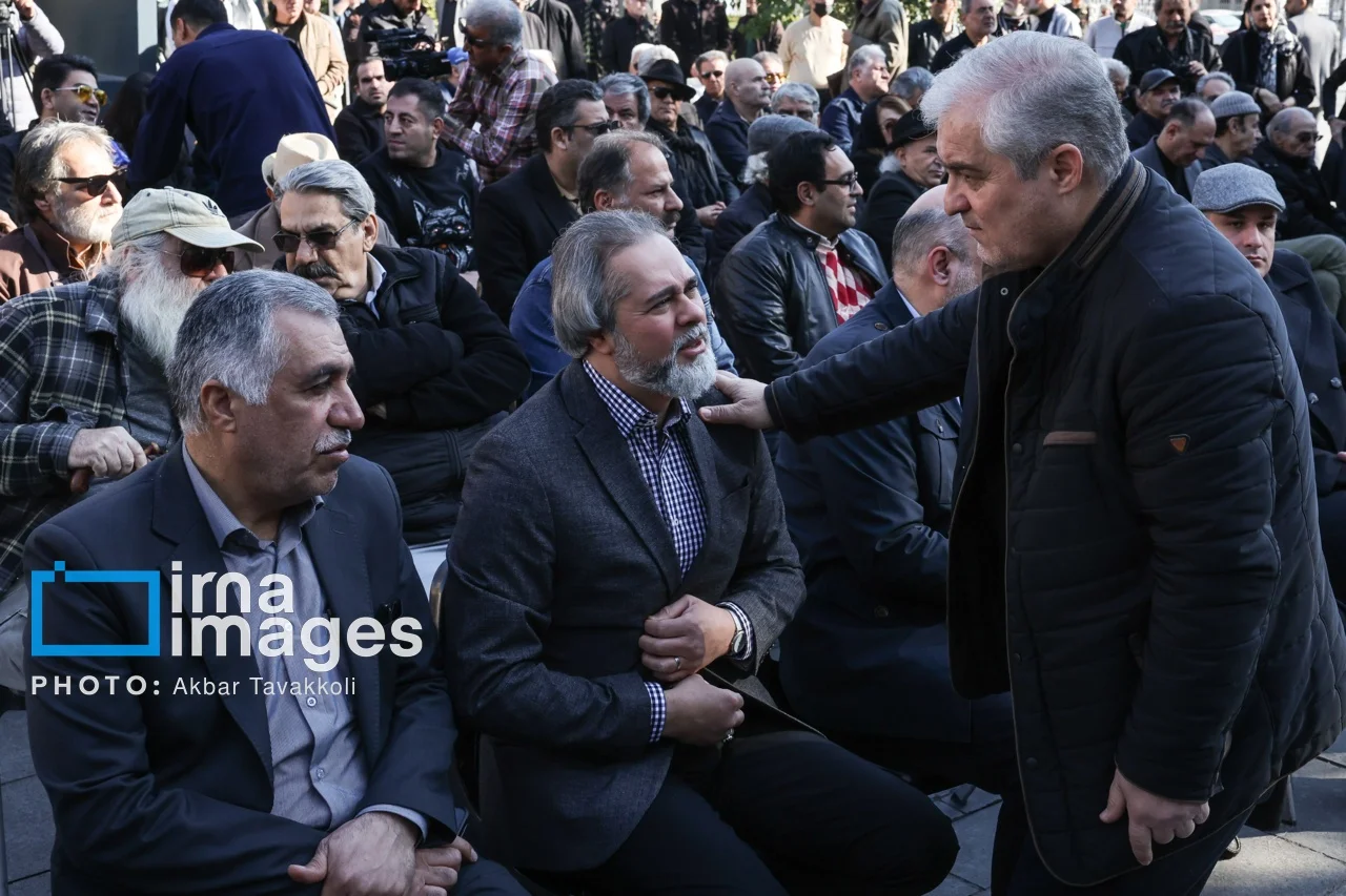 تشییع عنایت بخشی با حضور هنرمندان