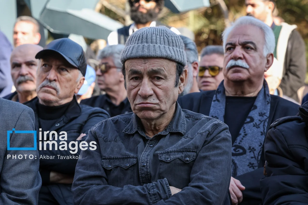 تشییع عنایت بخشی با حضور هنرمندان