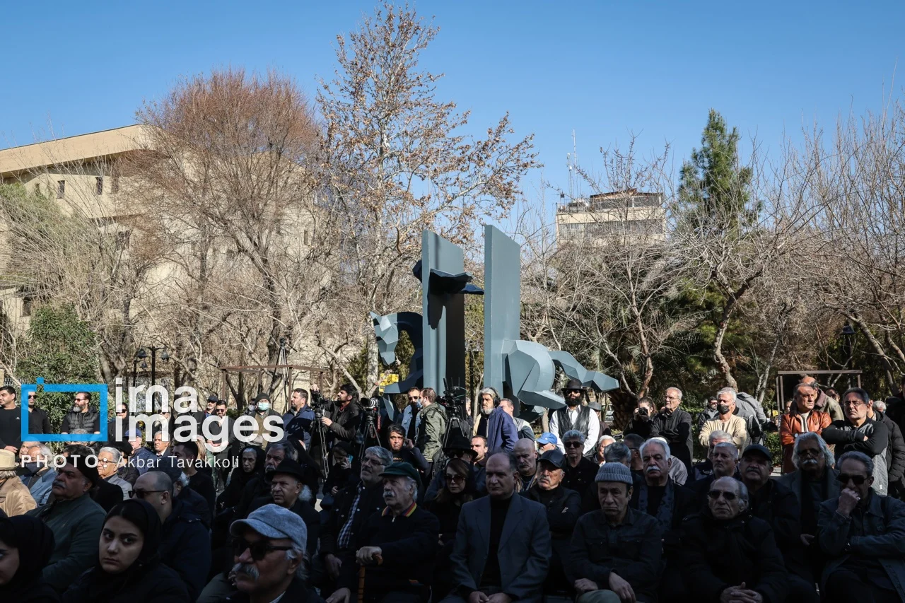 تشییع عنایت بخشی با حضور هنرمندان