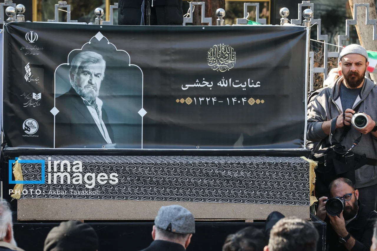 تشییع عنایت بخشی با حضور هنرمندان