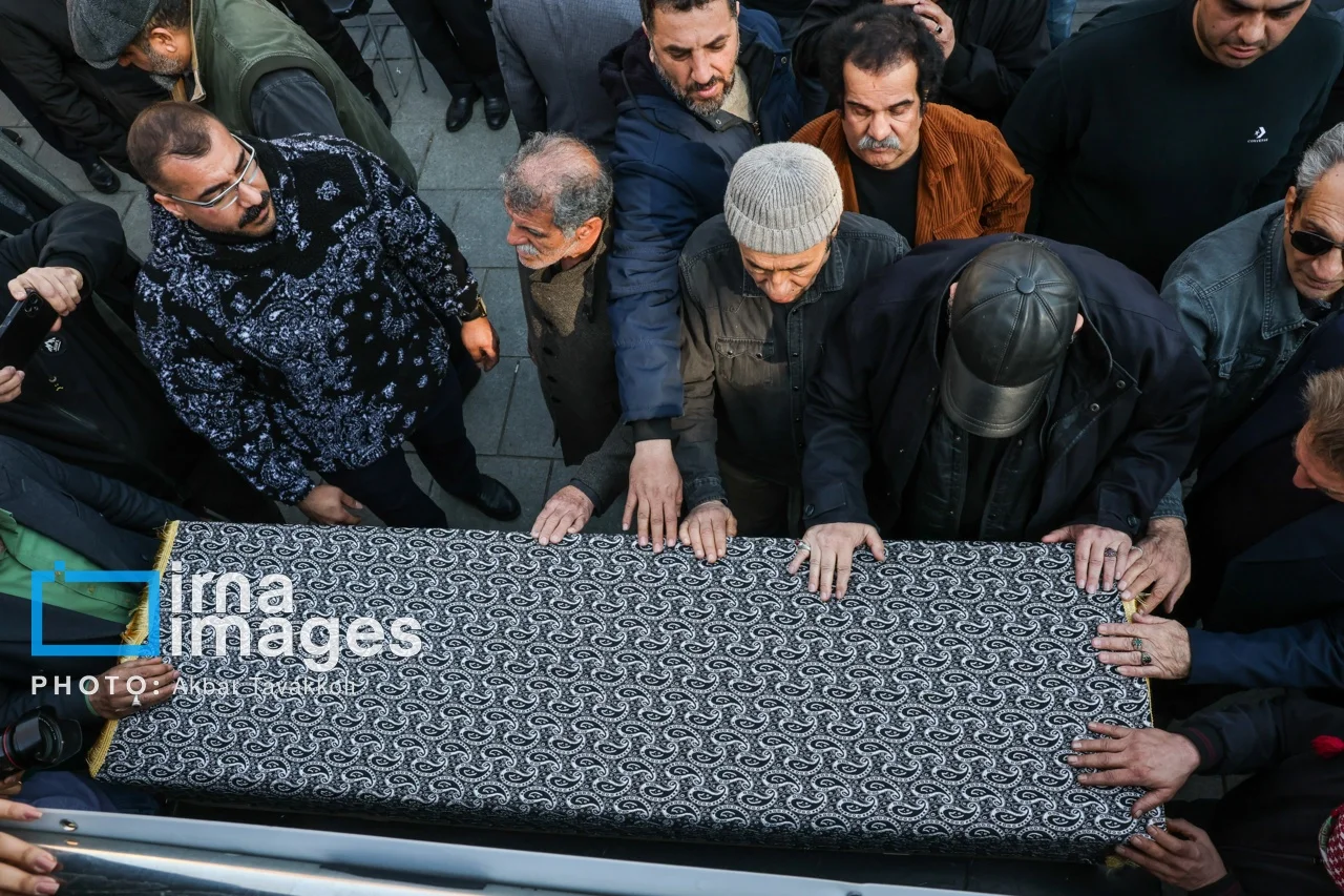 تشییع عنایت بخشی با حضور هنرمندان