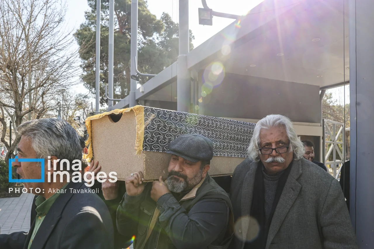 تشییع عنایت بخشی با حضور هنرمندان