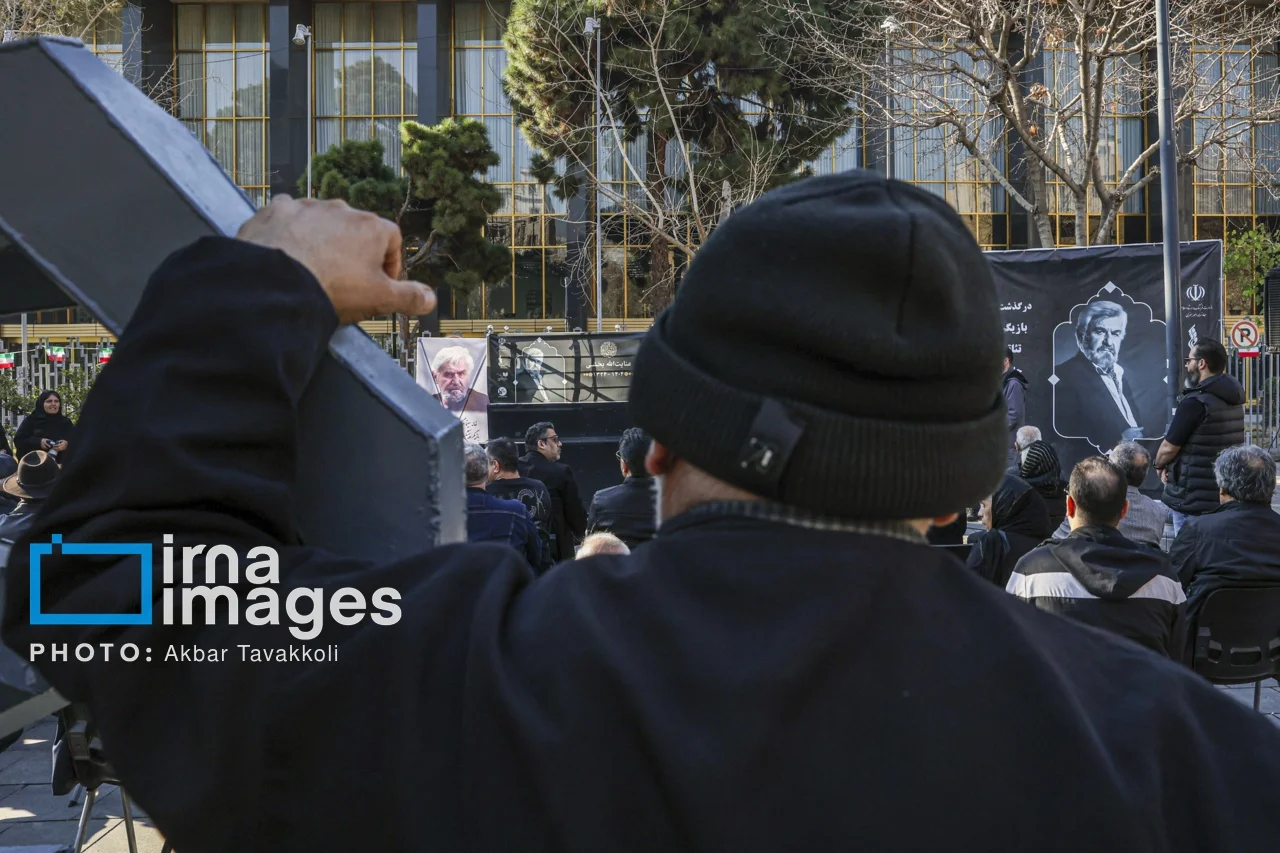 تشییع عنایت بخشی با حضور هنرمندان