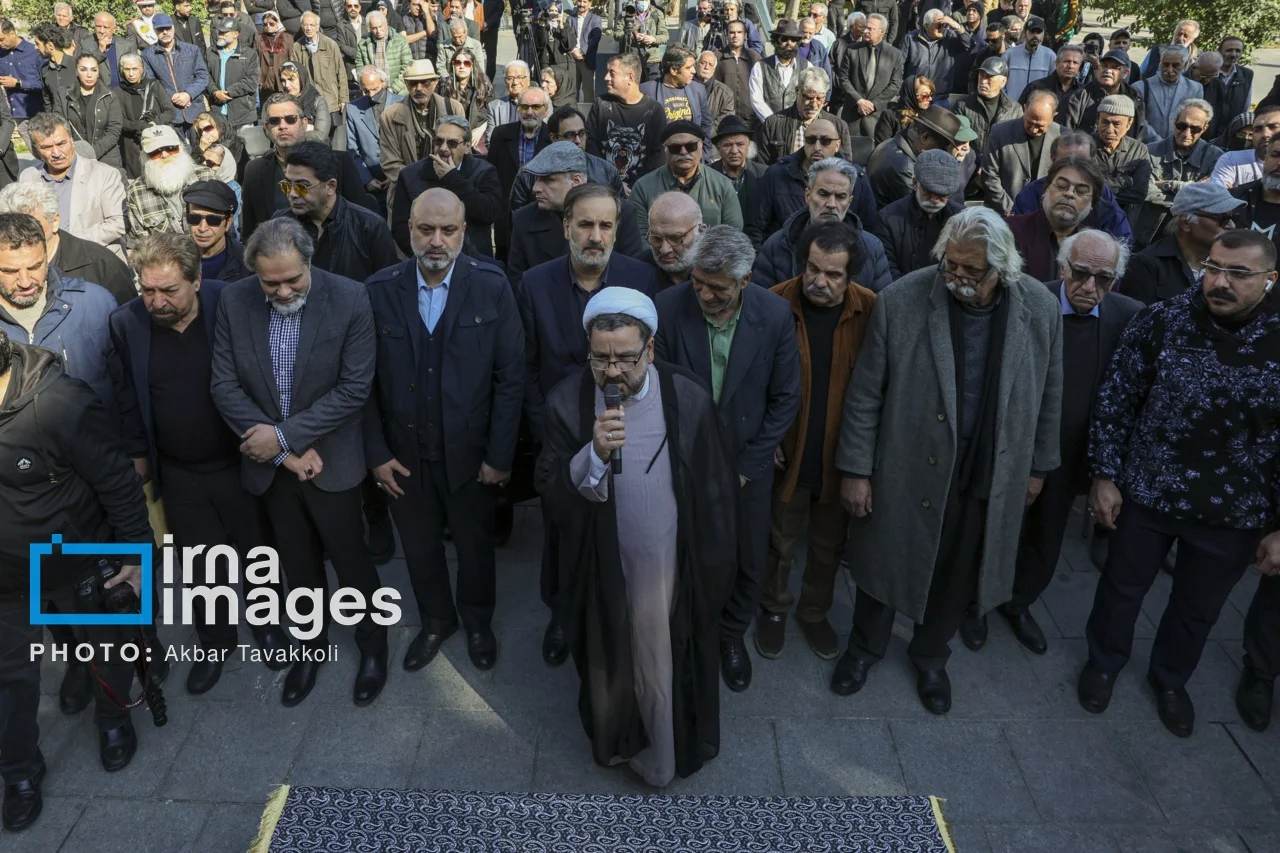 تشییع عنایت بخشی با حضور هنرمندان