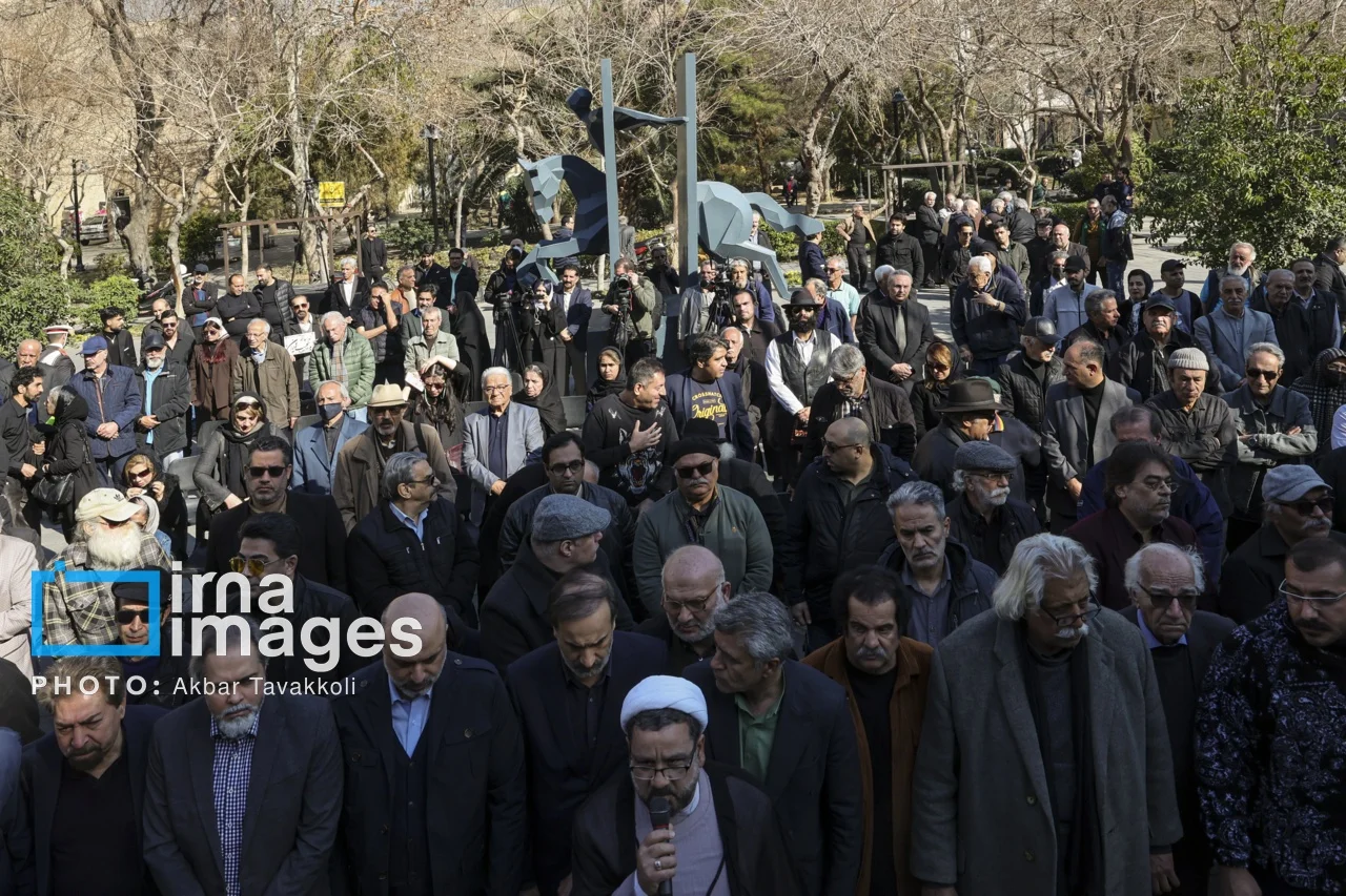 تشییع عنایت بخشی با حضور هنرمندان