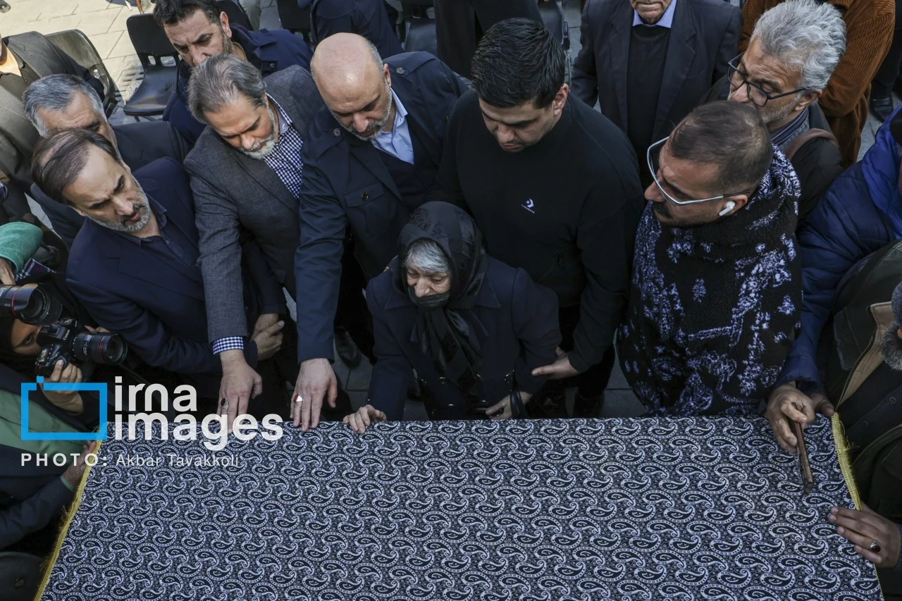 تشییع عنایت بخشی با حضور هنرمندان