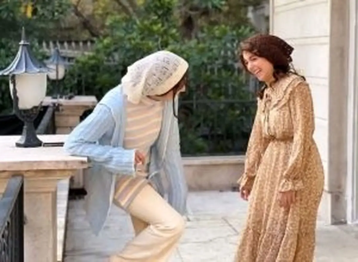 چهره نچرال و جوان نازنین بیاتی در ۲۳ سالگی/ خانم بازیگر را قبل از عمل زیبایی نمی شناسید - اخبار