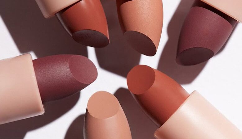 راهنمای انتخاب بهترین رنگ رژ لب گوشتی متناسب با رنگ پوست شما