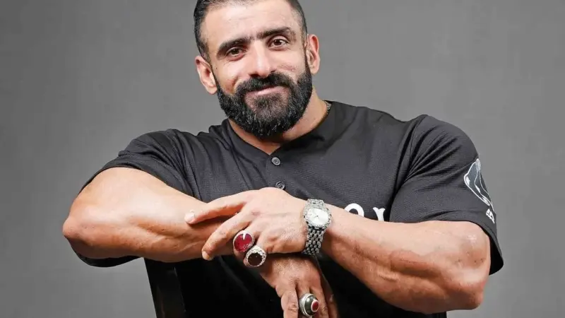 هادی چوپان با ساعت ۳ میلیاردی رولکس در برنامه کاپیتان همه را شگفت‌زده کرد!