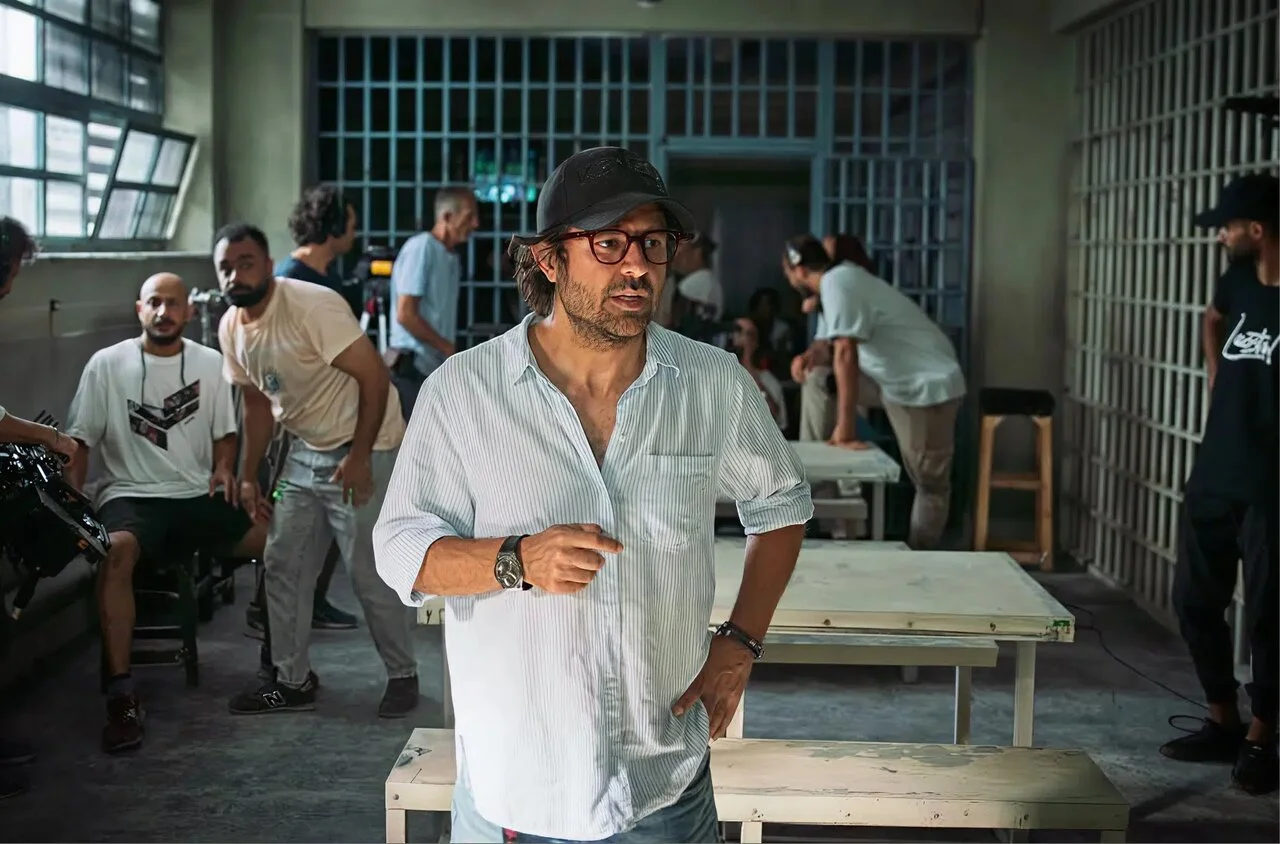 شاهد صحنه‌ای هولناک در سریال وحشی؛ وقتی قاتل به جای دیگری اشتباه می‌کند! - تصویر شاخص