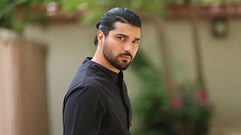 آقای بازیگر کنار هادی چوپان در ویژه‌برنامه ماه رمضان تلویزیون؛ سینا مهراد ناجی صدا و سیما می شود؟