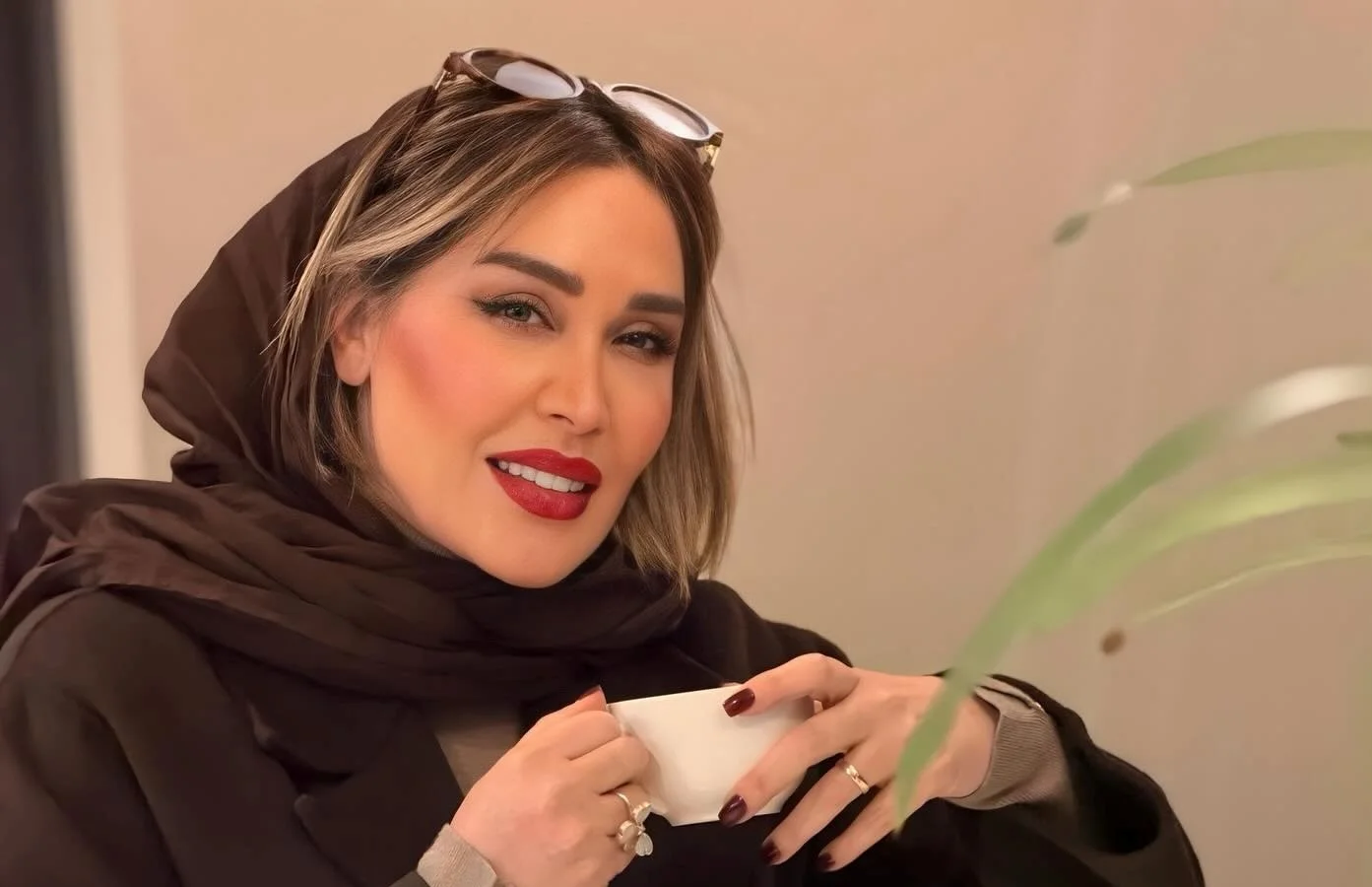 حضور خاص سارا منجزی پور در جشن فارغ‌التحصیلی خواهرش که همه را شگفت‌زده کرد - اخبار