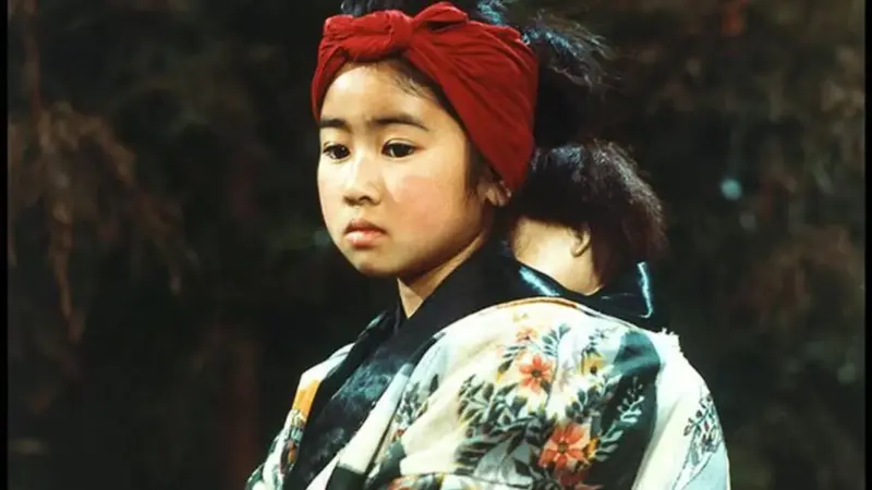 عکس| سفر جادویی به سال ۱۳۶۲؛ نگاهی خاص به پشت صحنه بازیگر کودکی و جوانی «اوشین»