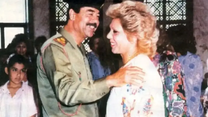 لحظه‌ای نادر از شوخی صدام حسین با نامزدش در دهه ۶۰ ؛ همسر اولش ساجده طلفاح از ترس زهره ترک شد