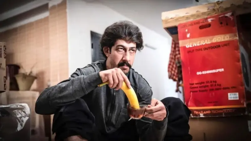 رونمایی از راز سفر در زمان «بهتاش» در اتاق گریم پایتخت 7!