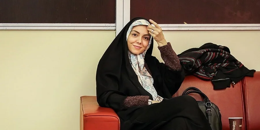آزاده نامداری مجری
