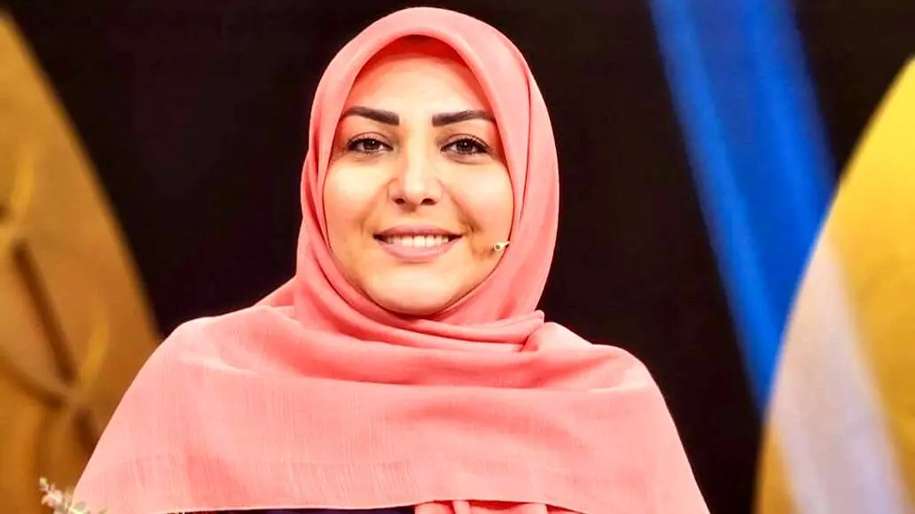 المیرا شریفی مقدم با عبای سبز و سرخابی؛ استایل متفاوت مجری محبوب تبریزی - چهره‌ها