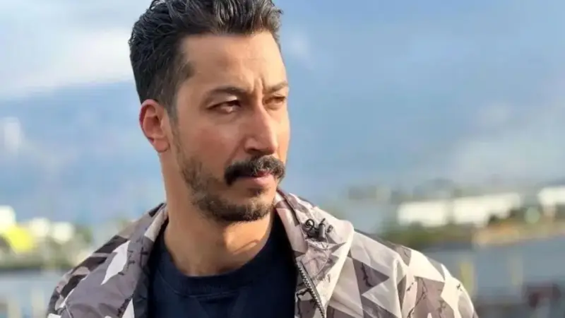 بهرام افشاری و شهرام حقیقت دوست برنده سیمرغ بلورین جشنواره فیلم فجر/ دو بازیگر مشهور در کانون توجهات قرار گرفتند